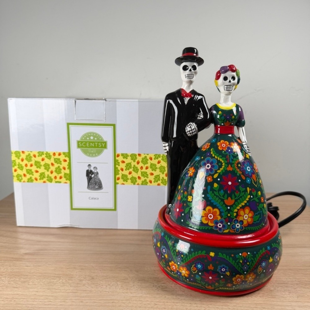 Scentsy Calaca Day of the Dead Wax Warmer Dia de los Muertos Skeleton Couple